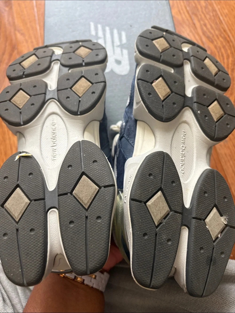 New Balance Mens Navy and White Retro Runner Sneakers